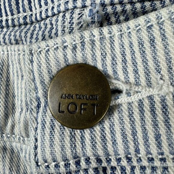 ANN TAYLOR LOFT Relaxed Skinny Bleach Distressed Pants 27/4 Blue White Stripe - Picture 3 of 12